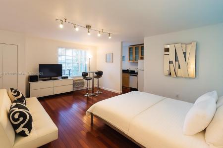 420 15th St 106, Miami Beach, Florida 33139, USA