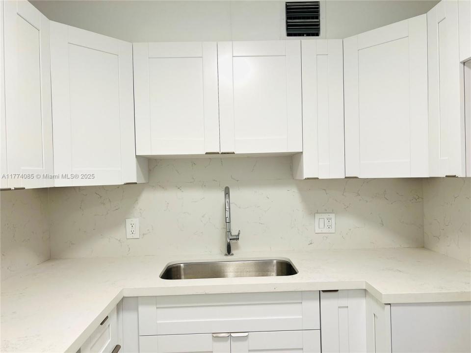 13455 SW 9th Ct 107J, Pembroke Pines, Florida 33027, Stati Uniti