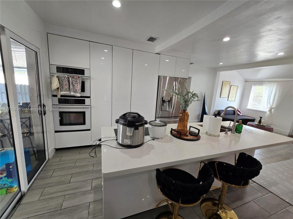 1011 NW 64th St, Miami, 佛羅里達州 33150, 美國