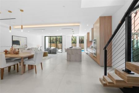 1825 NE 26th Ave C, Fort Lauderdale, Florida 33305, USA