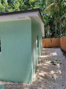 1010 NW 3rd Ave, Hallandale Beach, Florida 33009