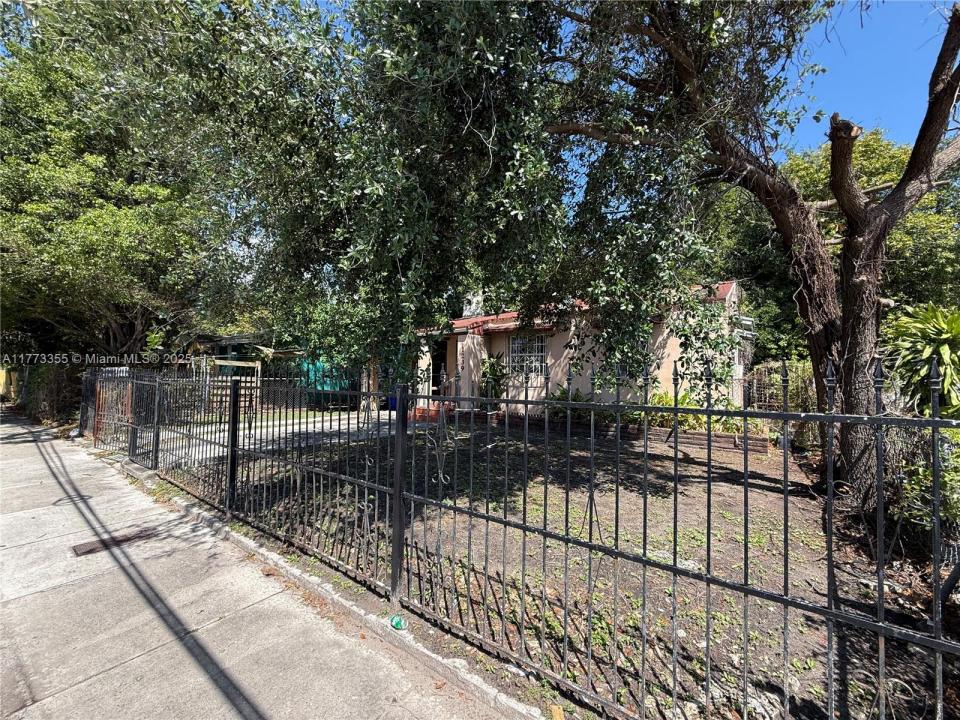 1239 NW 31st St, Miami, Flórida 33142, Estados Unidos