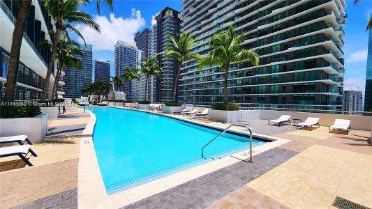 60 SW 13th St 1621, Miami, Florida 33130, USA