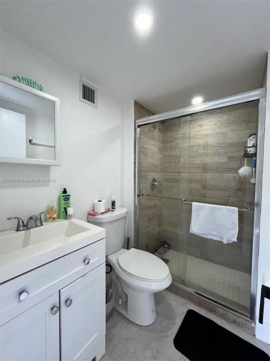 1102 NW 103rd St 3, Miami, Florida 33150, Estados Unidos