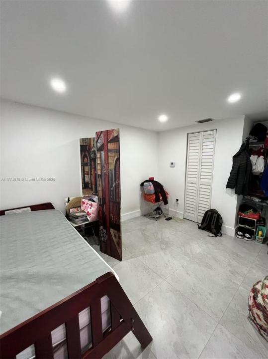 1102 NW 103rd St 3, Miami, Florida 33150, Estados Unidos