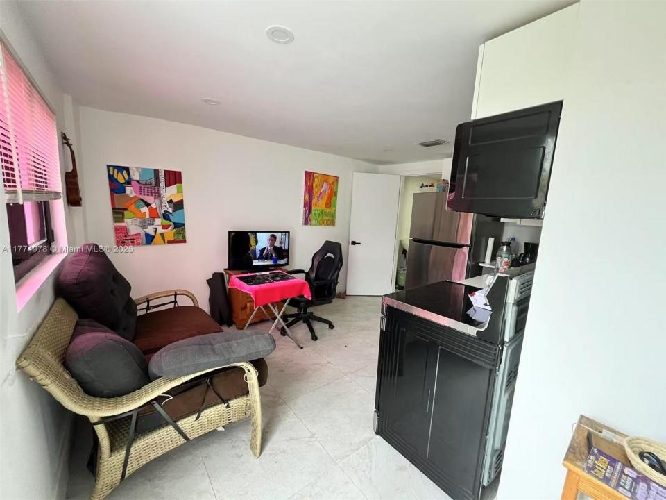 1102 NW 103rd St 3, Miami, Florida 33150, Estados Unidos