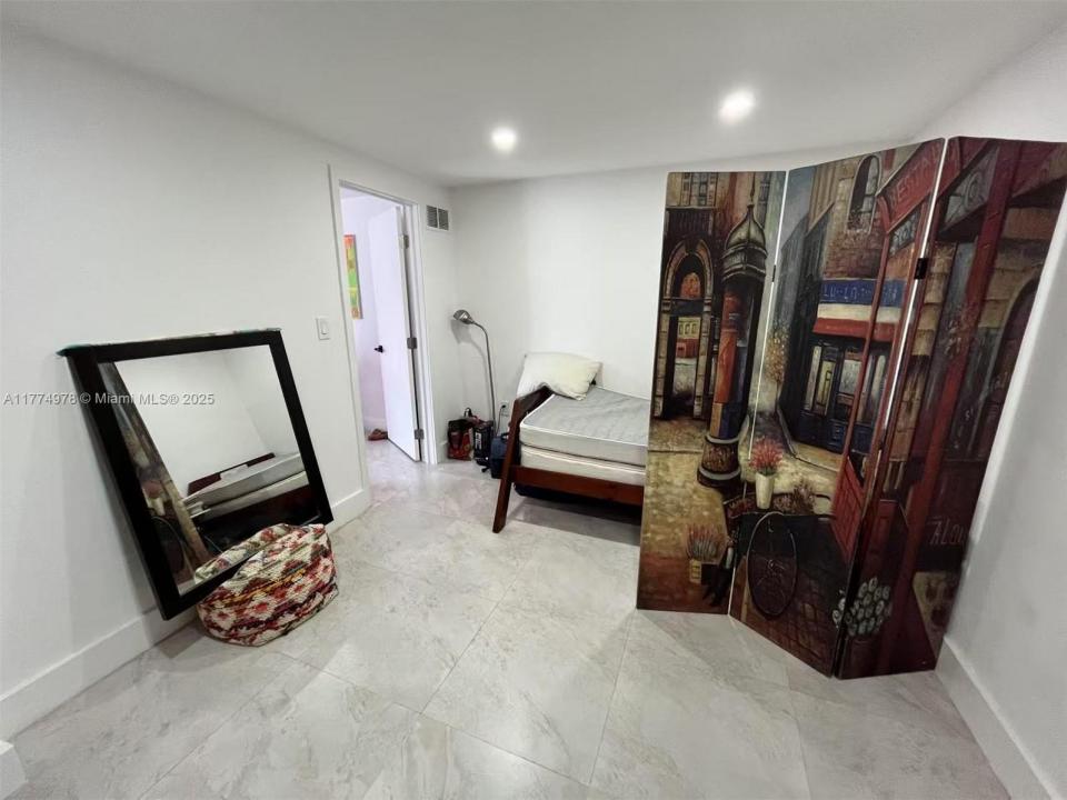 1102 NW 103rd St 3, Miami, Florida 33150, Estados Unidos
