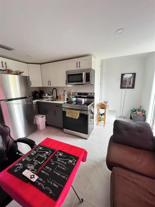 1102 NW 103rd St 3, Miami, Florida 33150, Estados Unidos