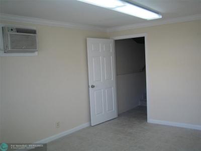 1320 Stirling Rd 1320 8A, Dania Beach, Floride 33004, États-Unis