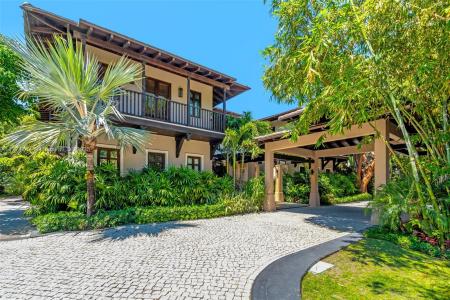 9 Harbor Pt, Key Biscayne, Florida 33149
