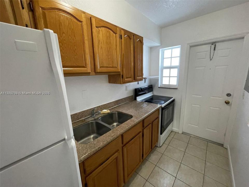 1471 NE 170th St 224A, North Miami Beach, Florida 33162, Amerika Birleşik Devletleri