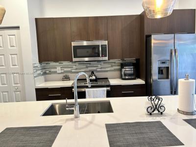 8015 NW 104th Ave 4, Doral, Florida 33178, USA