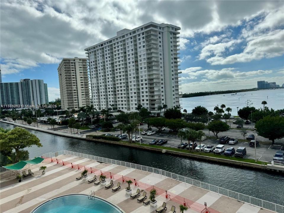 400 Kings Point Dr 609, Sunny Isles Beach, Florida 33160