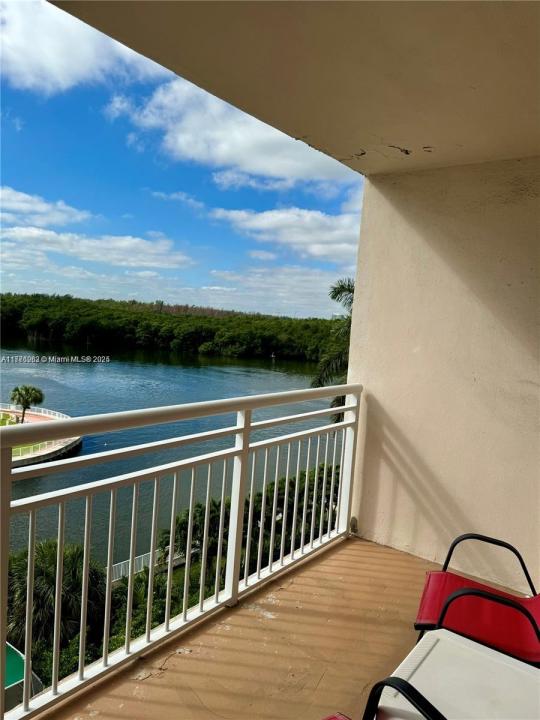 400 Kings Point Dr 609, Sunny Isles Beach, Florida 33160
