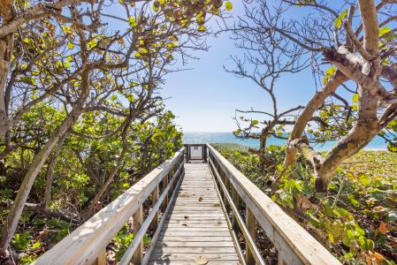 2 Sloans Curve Drive, Palm Beach, Florida 33480