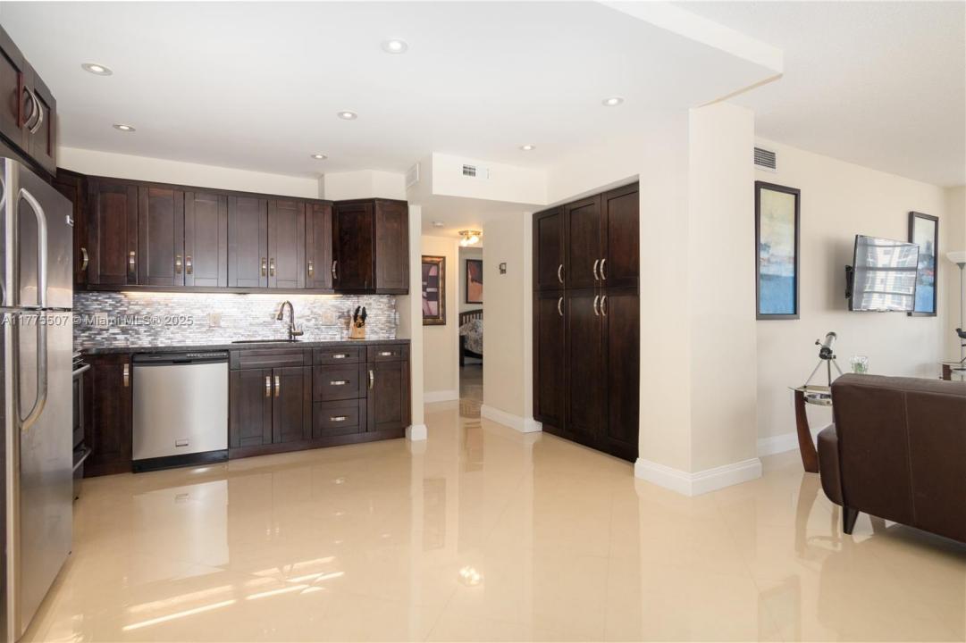 1965 S Ocean Dr 9F, Hallandale Beach, Floride 33009, États-Unis
