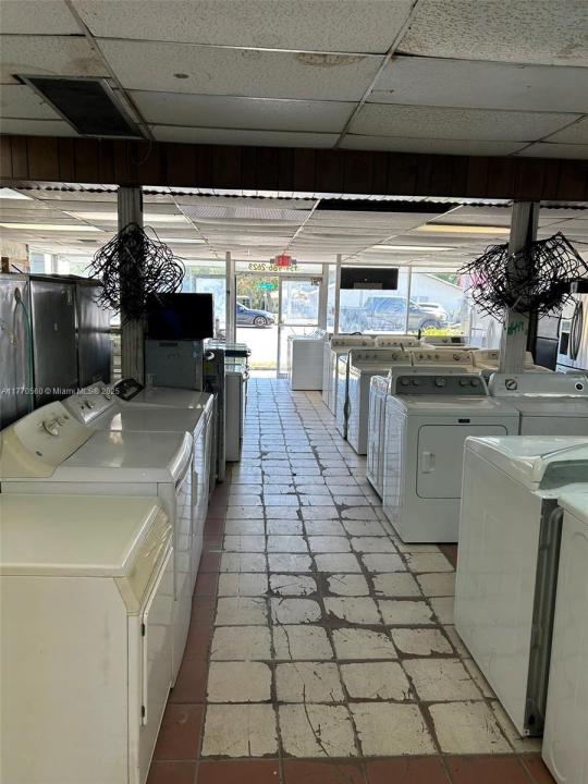 5921 W Hallandale Beach Blvd, West Park, Флорида 33023, Соединенные Штаты