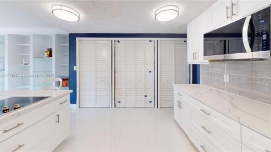 1800 NE 114th St 1706, Miami, Florida 33181, USA