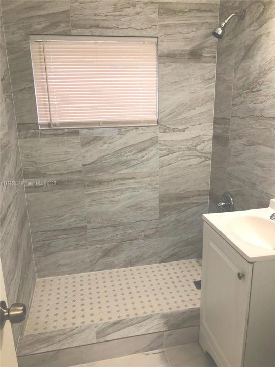 1740 NW 41st St, Miami, فلوريدا 33142, الولايات المتحدة