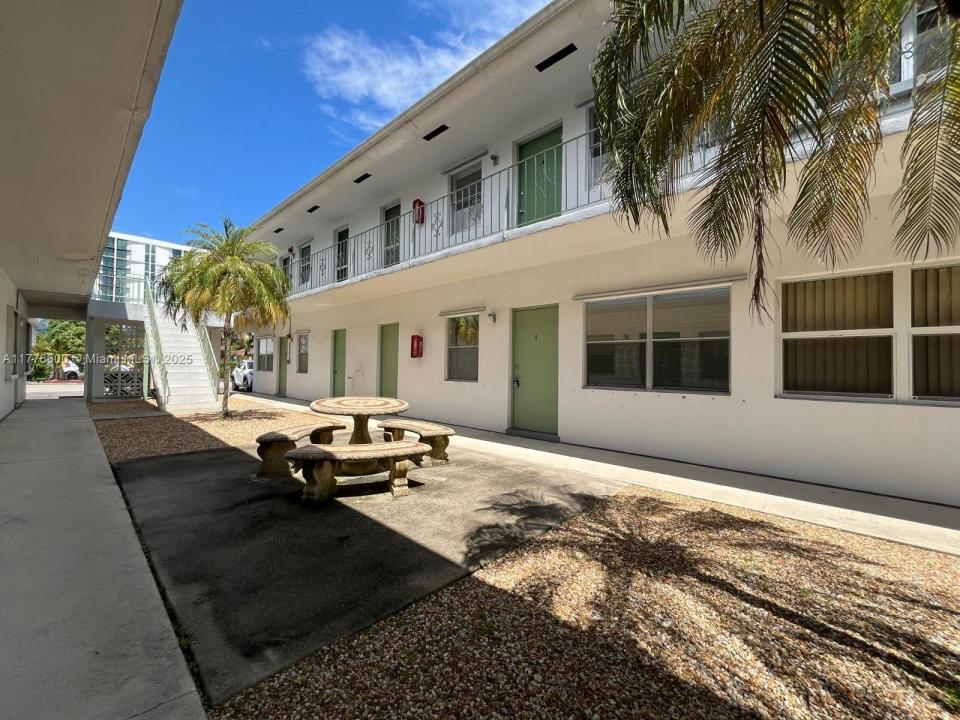 1824 Monroe St 1, Hollywood, Floryda 33020, USA
