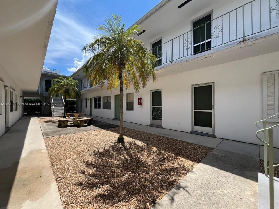 1824 Monroe St 1, Hollywood, Floryda 33020, USA