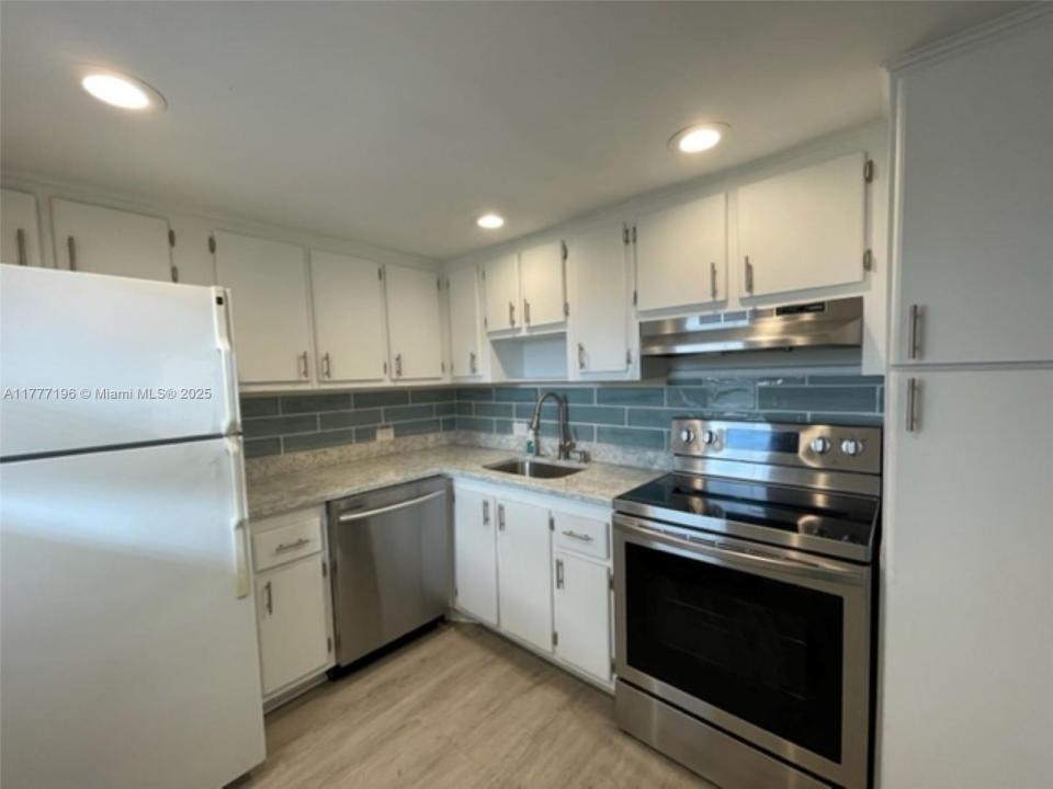 3301 N Country Club Dr 612, Aventura, Florida 33180