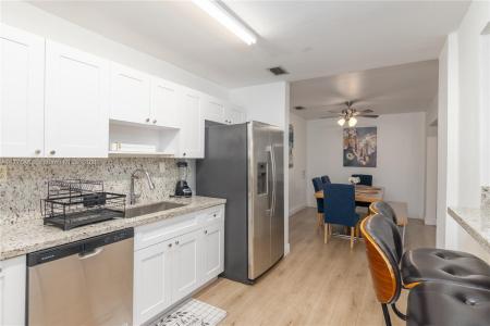 2453 SW 17th St, Miami, Florida 33145, USA