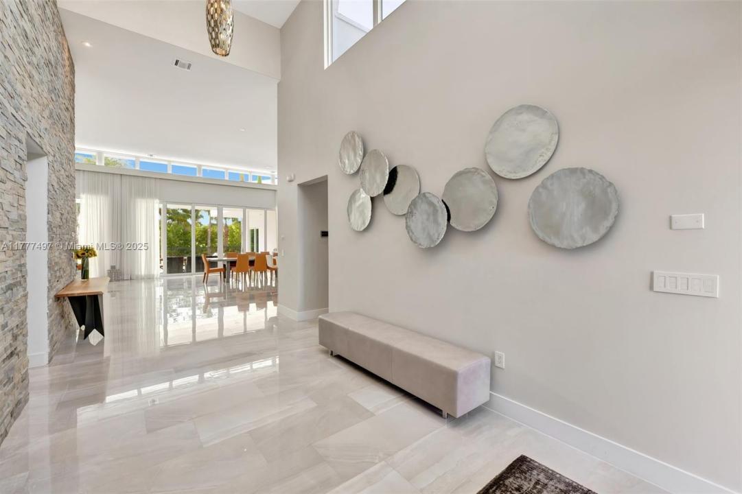 907 Diplomat Pkwy, Hallandale Beach, Florida 33009