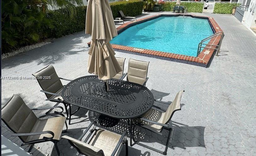 1080 94 ST 110, Bay Harbor Islands, Florida 33154, Estados Unidos