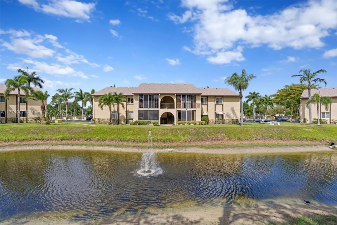 336 Pine Ridge Cir B-1, Green Acres, Floryda 33463, USA