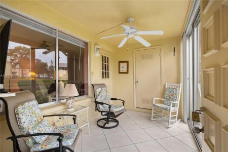 336 Pine Ridge Cir B-1, Green Acres, Florida 33463, USA