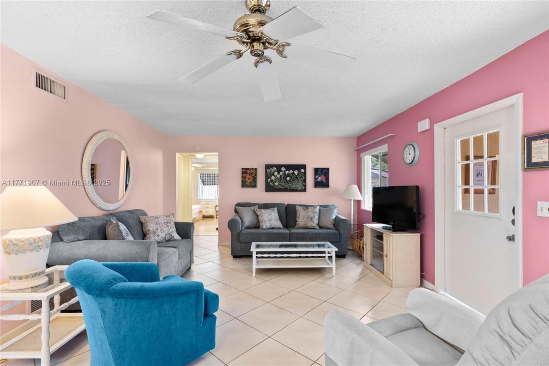 336 Pine Ridge Cir B-1, Green Acres, Floryda 33463, USA