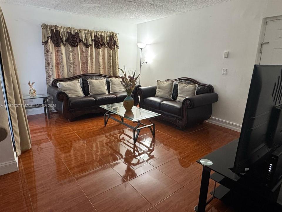 18890 NW 57th Ave 101, Hialeah, Floride 33015, États-Unis