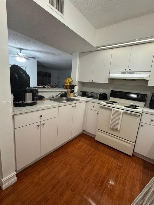 18890 NW 57th Ave 101, Hialeah, Floride 33015, États-Unis