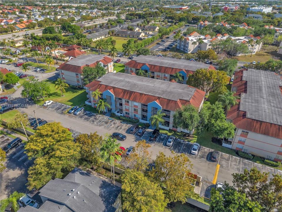 18840 NW 57th Ave 107, Hialeah, Florida 33015