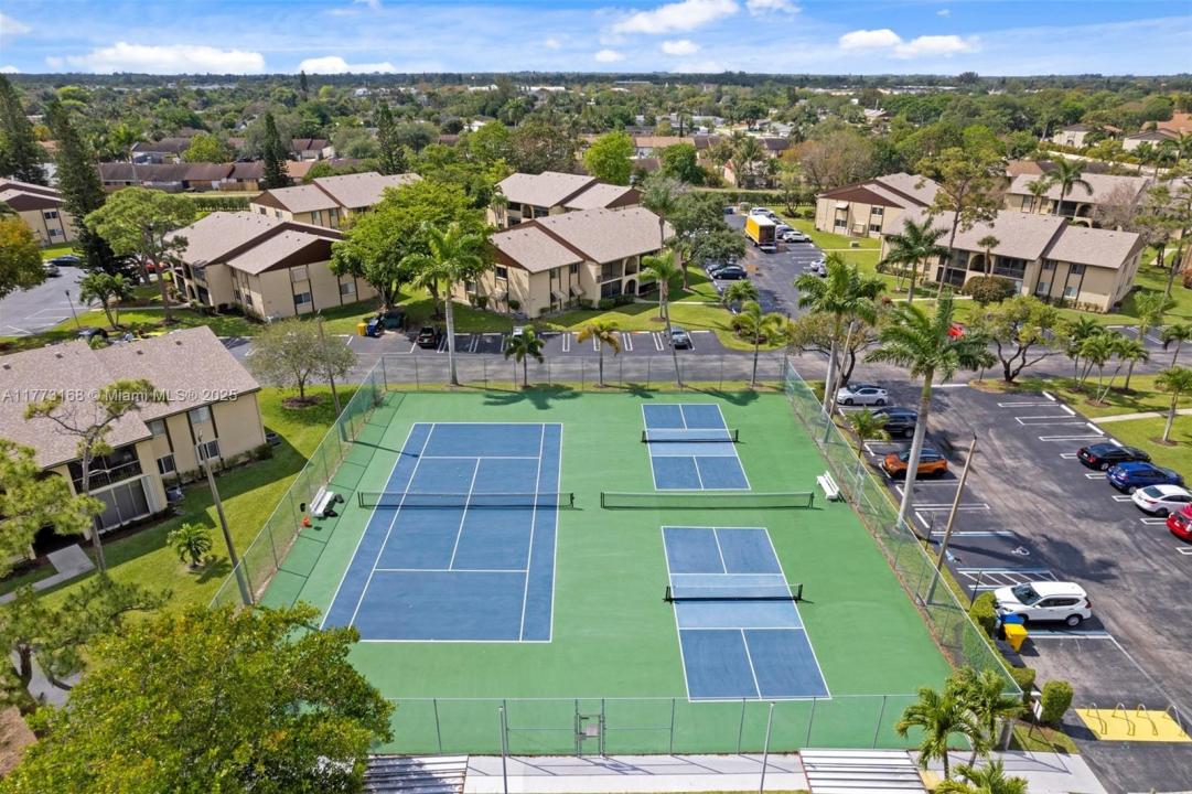 337 Pine Ridge Cir C-1, Green Acres, Floryda 33463, USA