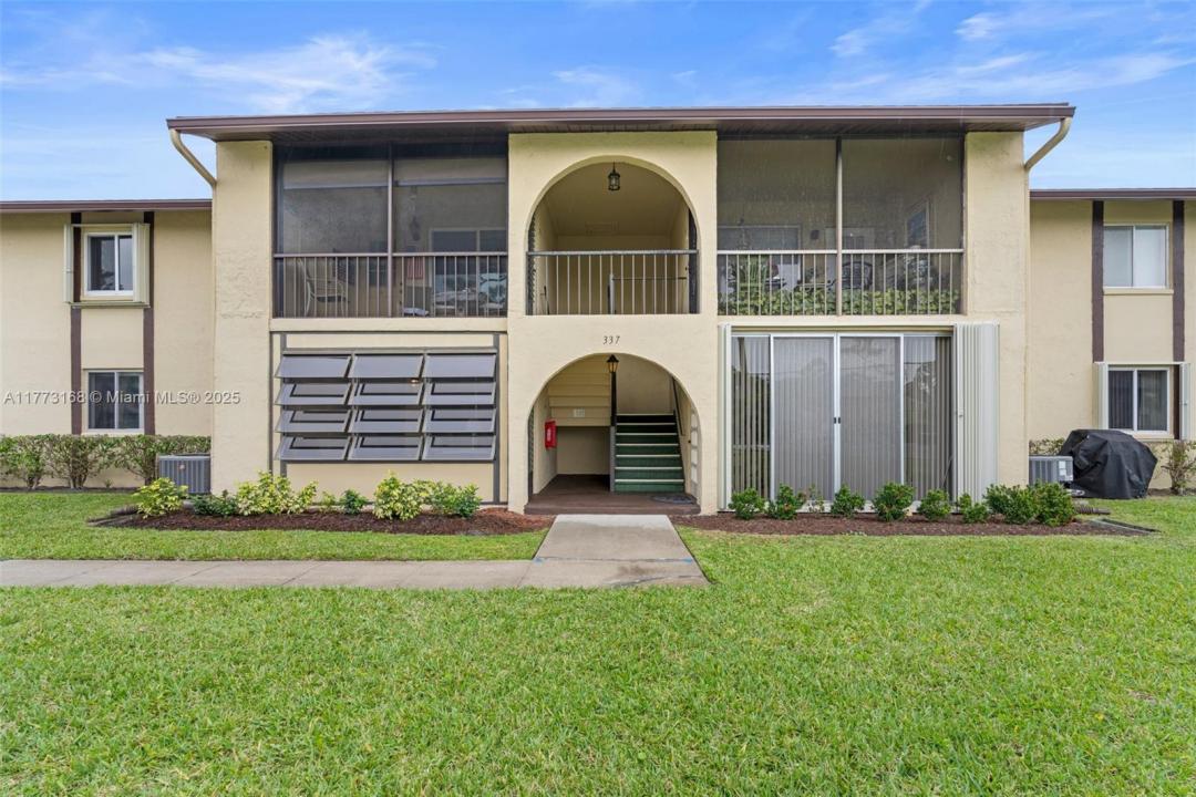 337 Pine Ridge Cir C-1, Green Acres, Floryda 33463, USA