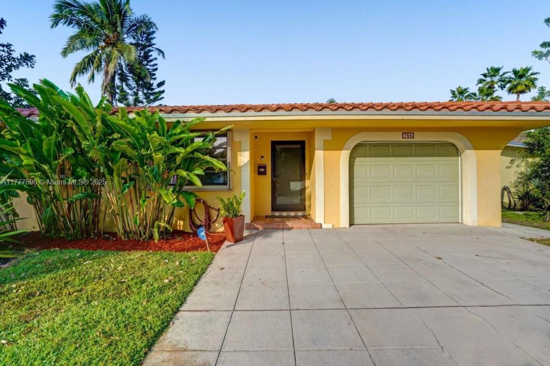 755 NW 35th St, Oakland Park, フロリダ 33309, アメリカ合衆国
