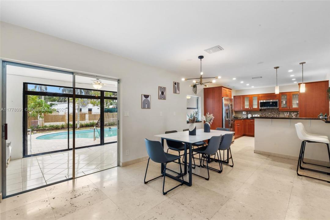 852 Tyler St, Hollywood, Florida 33019, USA