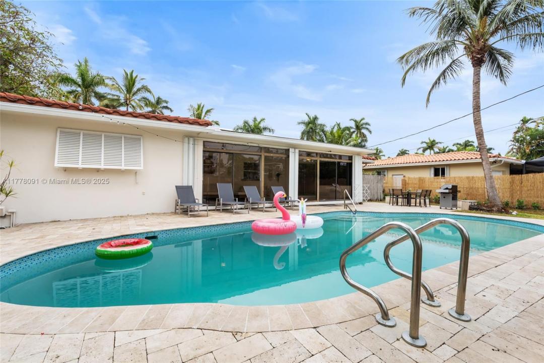 852 Tyler St, Hollywood, Florida 33019, USA