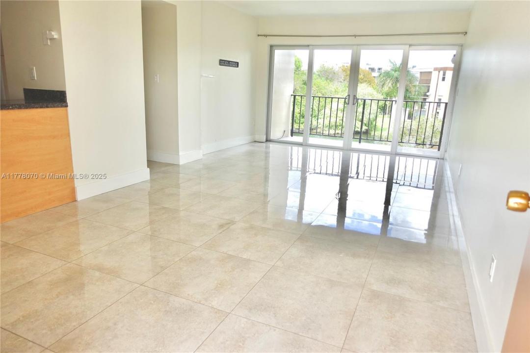 8897 Fontainebleau Blvd 307, Miami, 佛罗里达州 33172, 美国