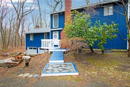 20 Holly Hill Court, East Greenwich, Rhode Island 02818, USA