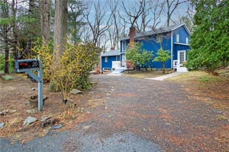20 Holly Hill Court, East Greenwich, RI 02818, USA