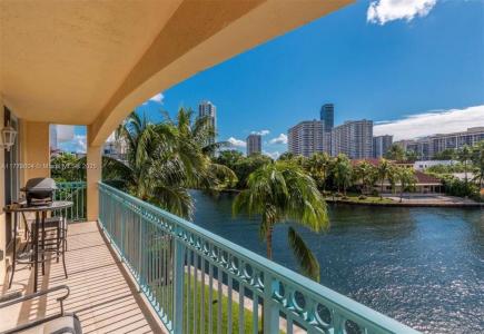 201 Golden Isles Dr 301, Hallandale Beach, Florida 33009, USA