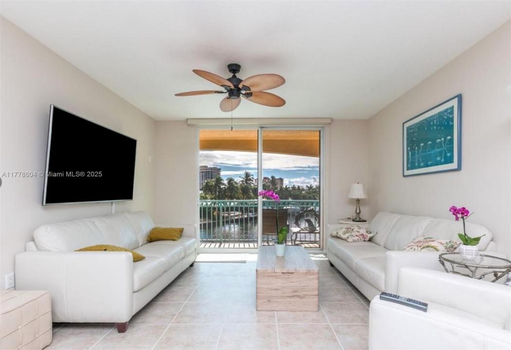 201 Golden Isles Dr 301, Hallandale Beach, Флорида 33009, Соединенные Штаты