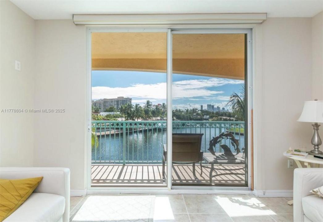 201 Golden Isles Dr 301, Hallandale Beach, Флорида 33009, Соединенные Штаты