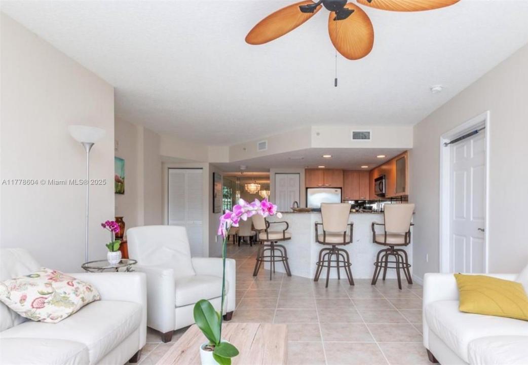 201 Golden Isles Dr 301, Hallandale Beach, Флорида 33009, Соединенные Штаты