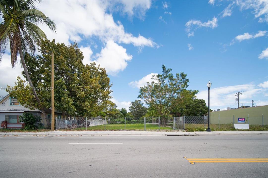 7635 NE 2nd Ave, Miami, フロリダ 33138, アメリカ合衆国