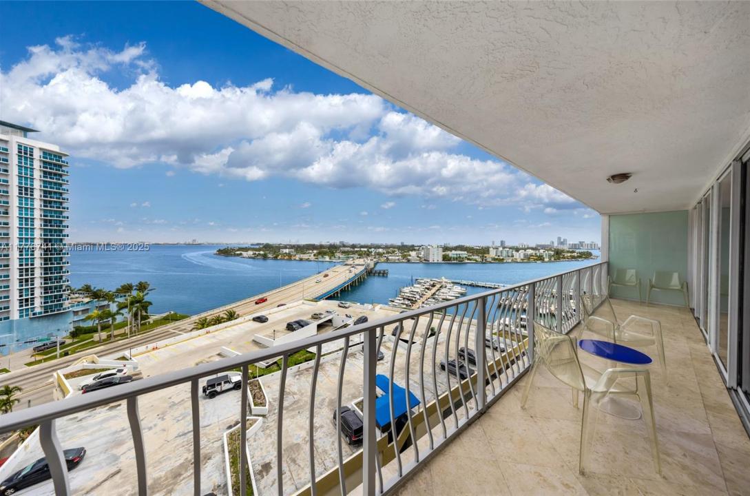 7601 E Treasure Dr 1214, North Bay Village, Floride 33141, États-Unis