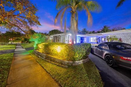 19885 NE 22nd Ave, Miami, Florida 33180, USA